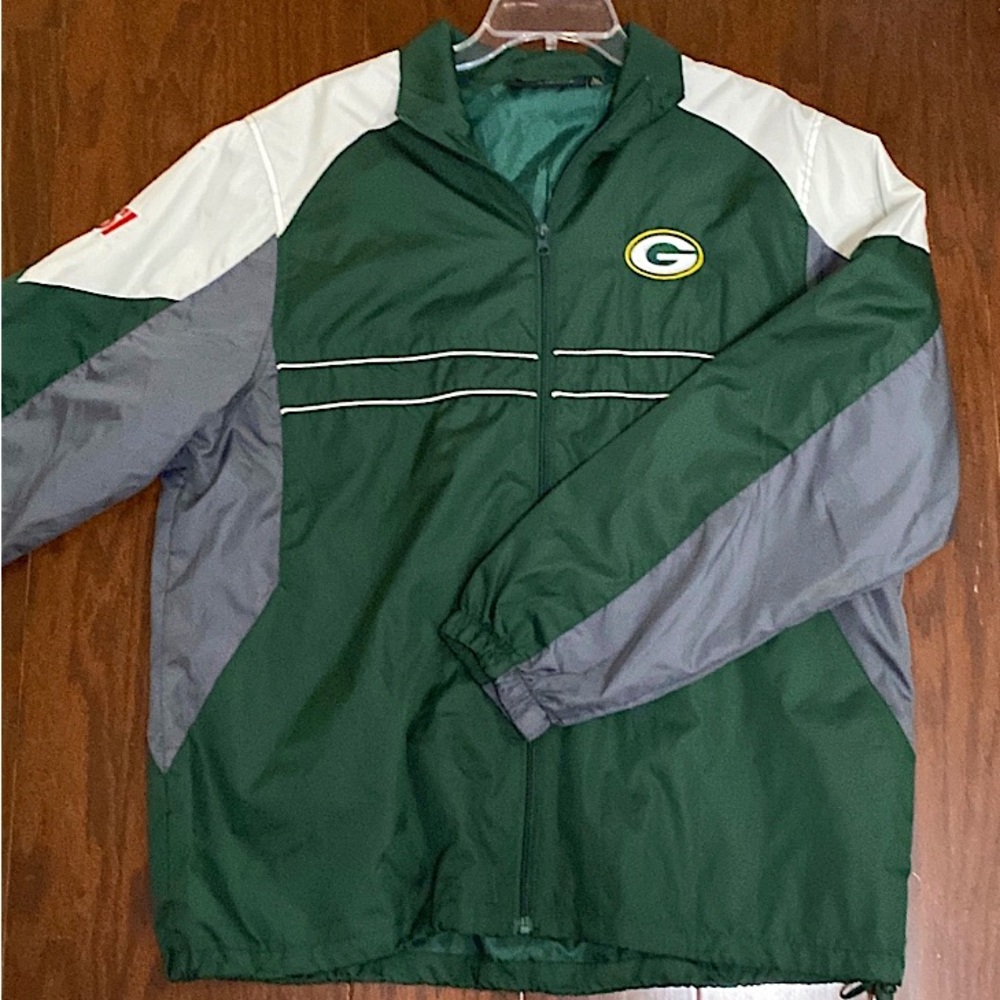 GreenBay Packers Vintage Windbreaker Jacket // Size - Large (can fit M or XL)